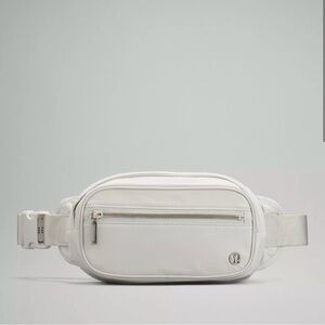 Lululemon Wunderlust Belt Bag in vapor/white